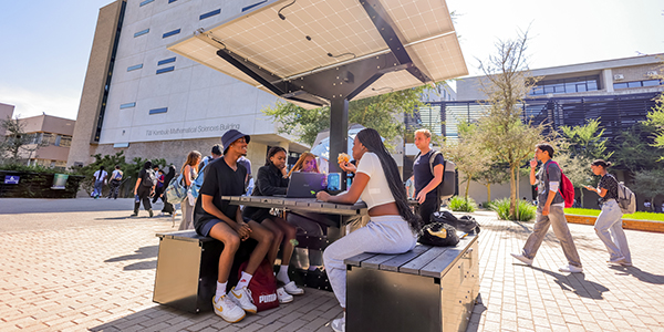 Sola powered benches bring convenience to students